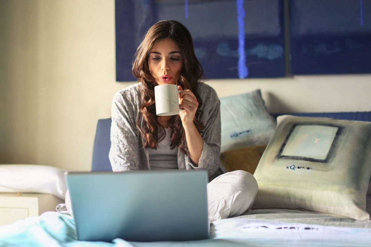 Remote Worker’s Guide: 9 Smart Ways to Stay Active at Your Desk