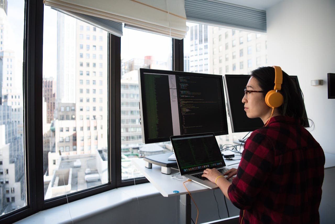 Avoid These 7 Common Mistakes When Using a Standing Desk (And What to Do Instead)