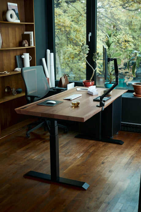 How to Choose the Right Adjustable Stand Desks for Your Workspace